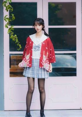 丈夫带多名男子和妻子群交_HD在线播放